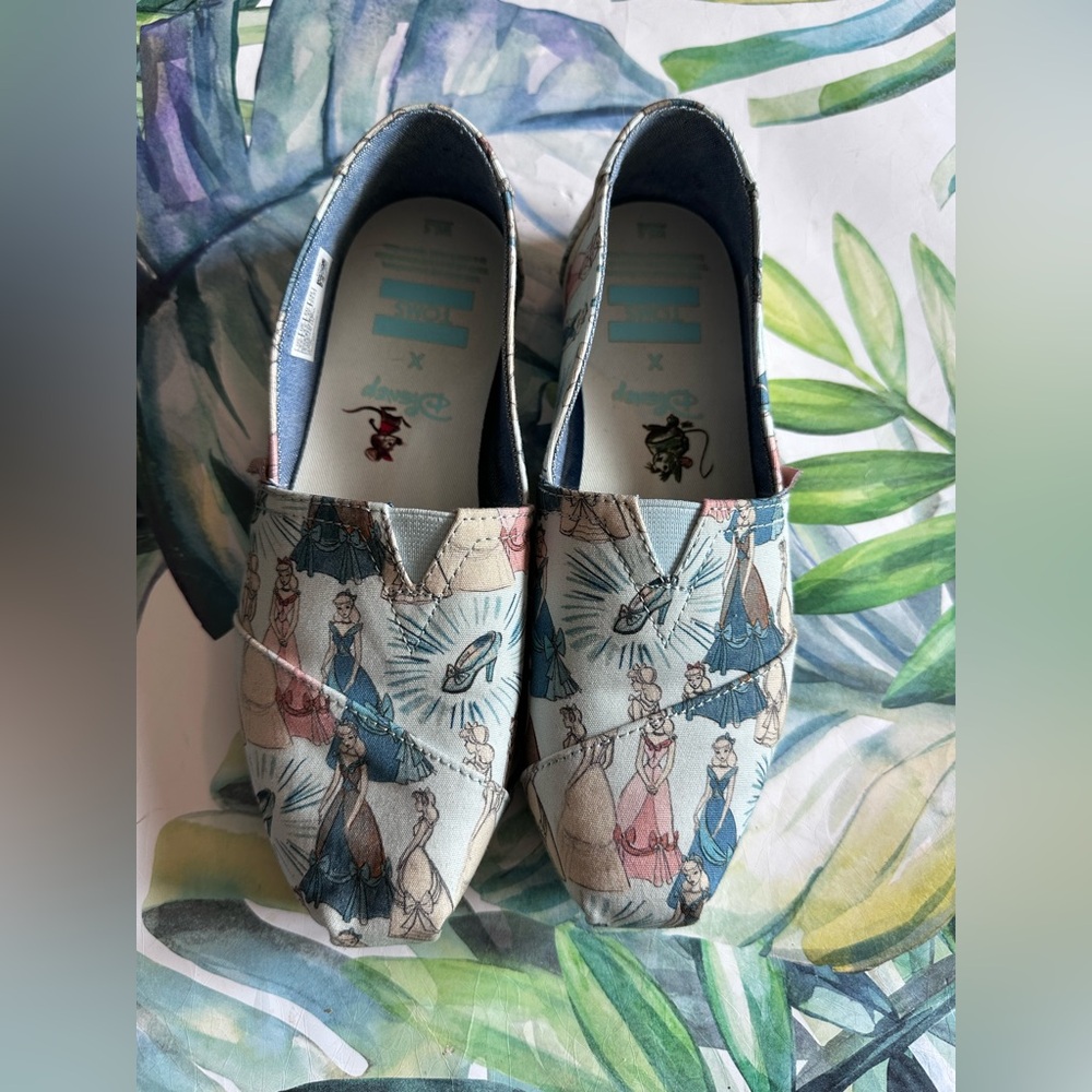 Toms X Disney Cinderella slip ons - size 6.5